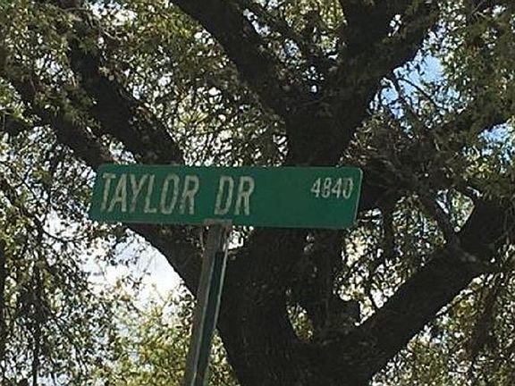 3rd image of 4866 Taylor Dr
