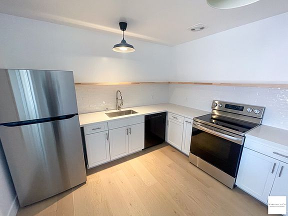3rd image of 40 Ross Ave APT 2