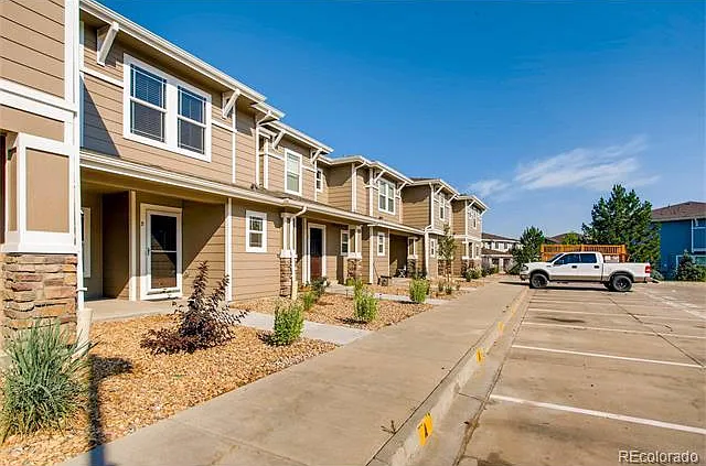 3 bed, 1364 sqft, $2,400 — Photo 2