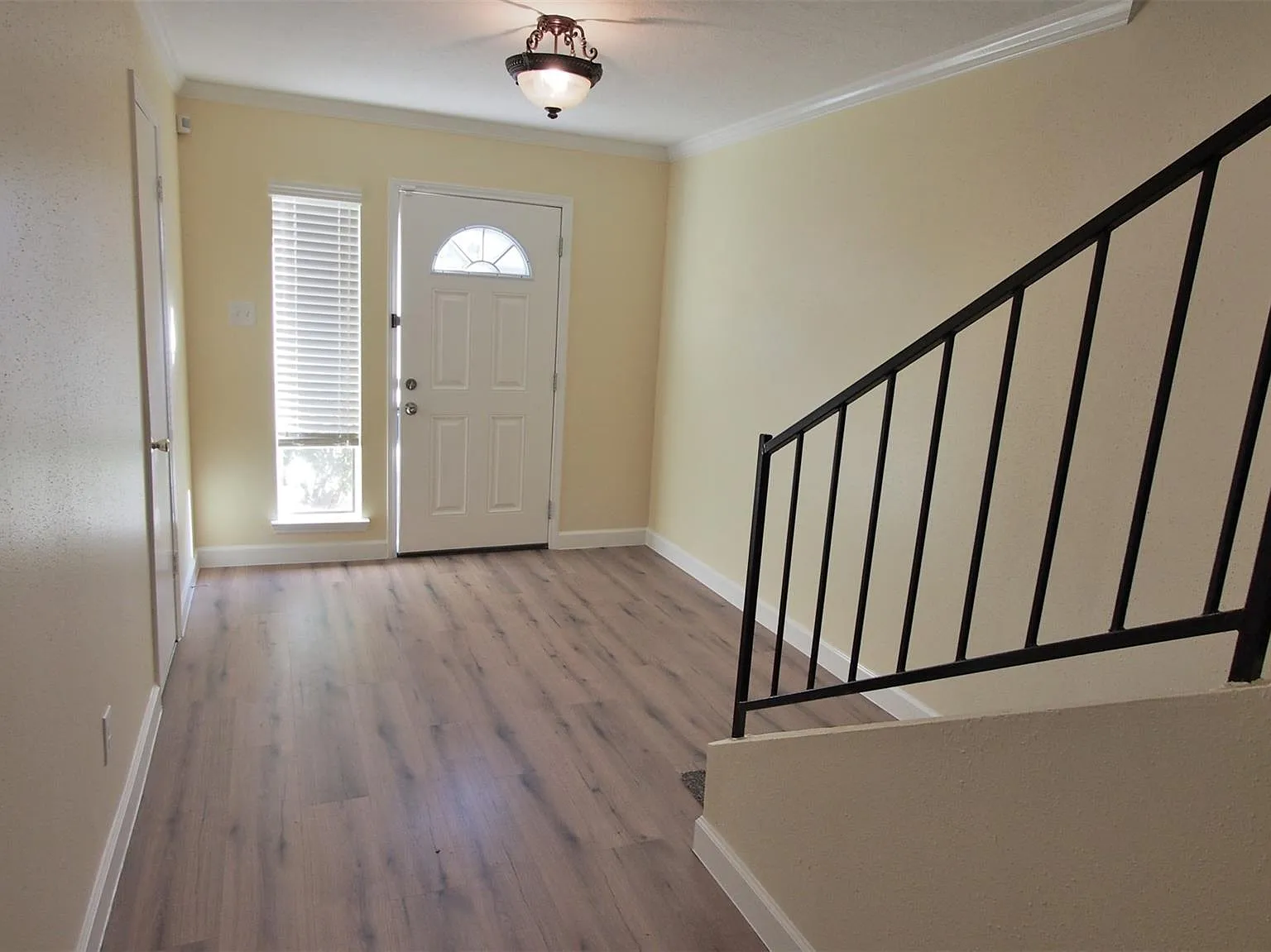 3 bed, 2.5 bath, 2156 sqft, $1,795 — Photo 3