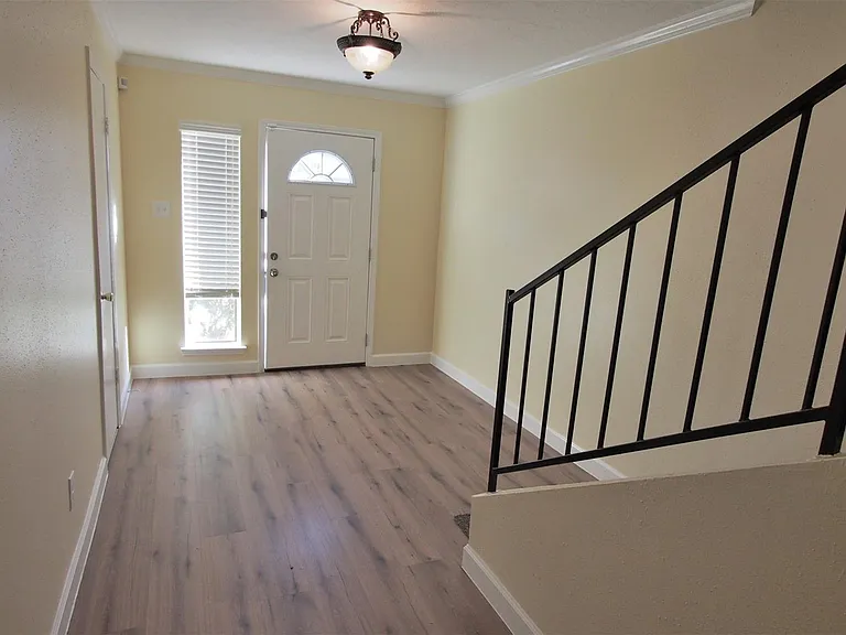15312 Gorham Dr — Photo 3