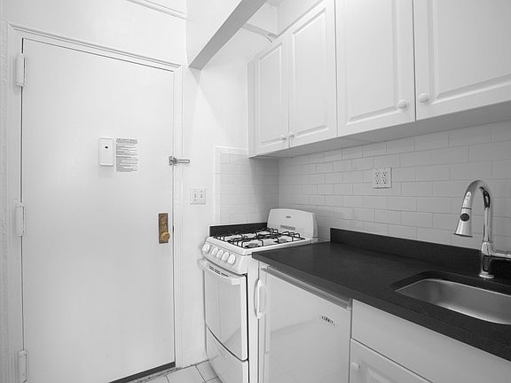 4th image of 160 W 71st St APT 12G