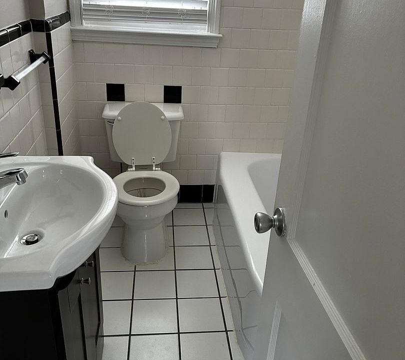 2nd image of 102 Shawomet Ave #105-04