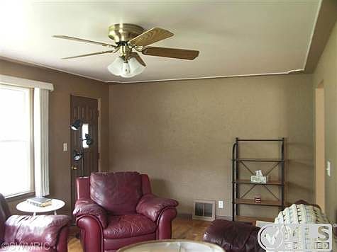 3rd image of 10463 Mary Ann St