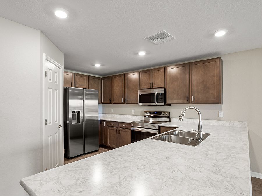 Move-in ready, 3 bedroom, open-layout townhome for sale in Winter Haven, FL