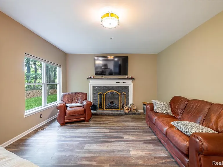1250 Walloon Way — Photo 10