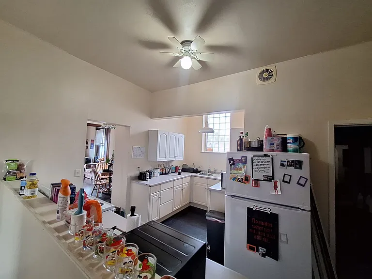 531 W 4th St #1 — Photo 9