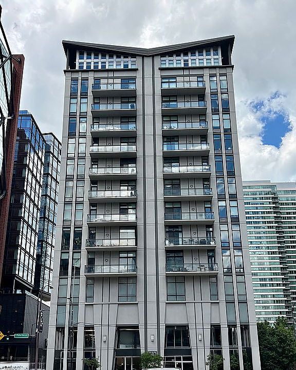 1st image of 740 W Fulton St APT 1112