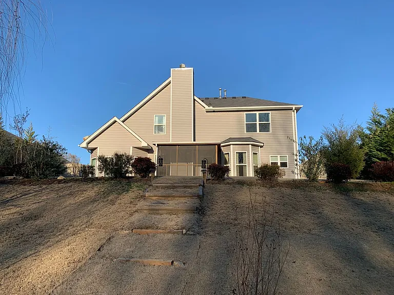 549 W Holloway Dr — Photo 5