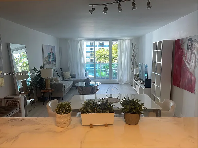 2301 Collins Ave #619 — Photo 6