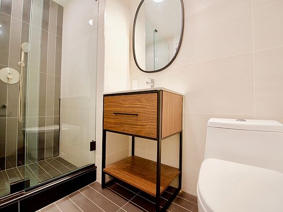 5th image of 152 W 49th St #2DA