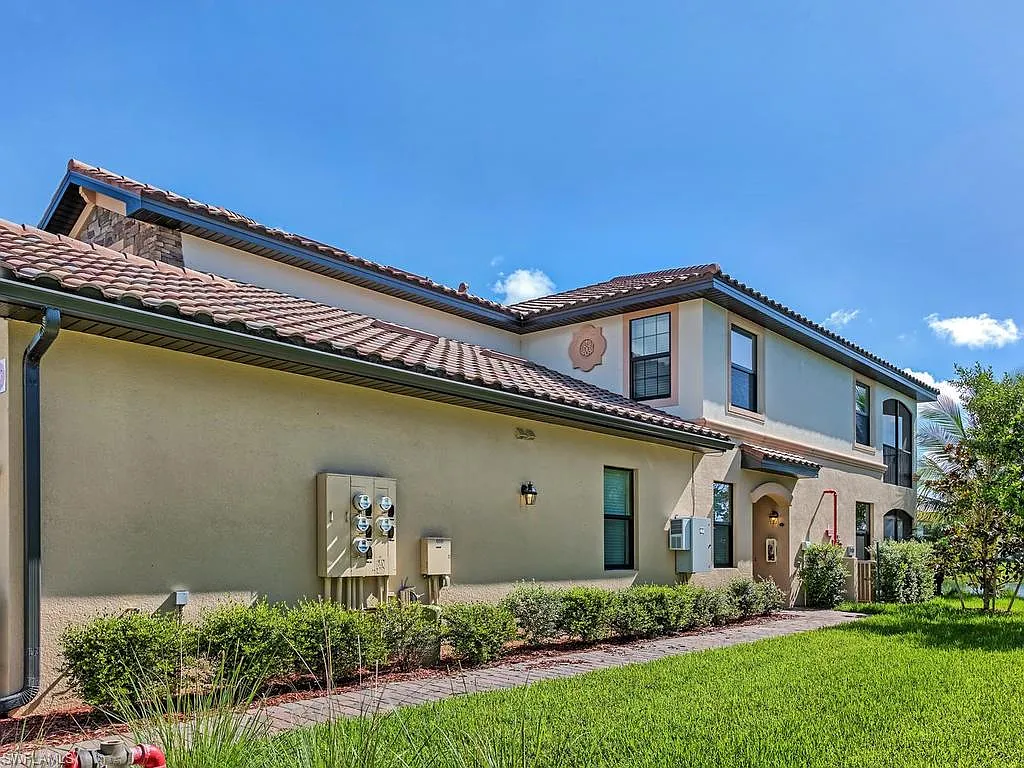3 bed, 2.0 bath, 1883 sqft, $10,000 — Photo 3
