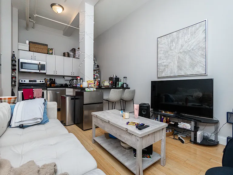 37 Temple Pl — Photo 29
