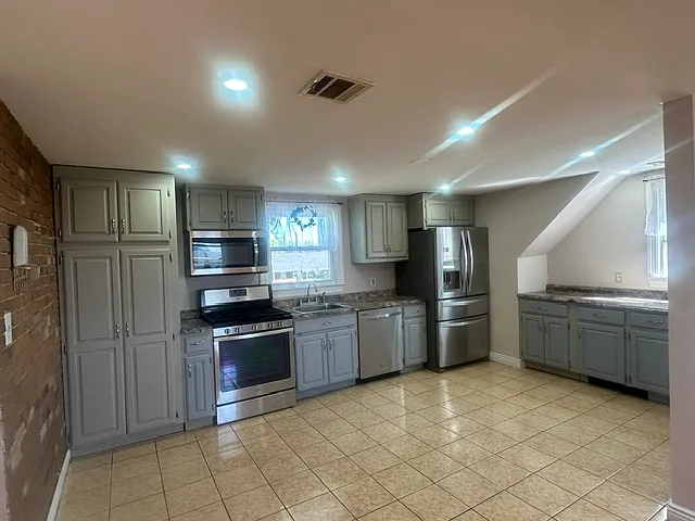2 bed, $2,100 — Photo 3