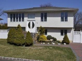 60 N Jefferson Ave, Lindenhurst, NY