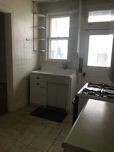 Building Photo - 707 Madison Ave #1