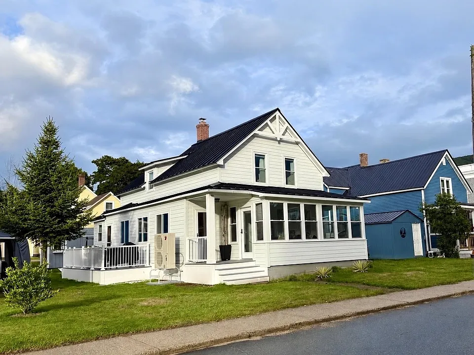 18 School St