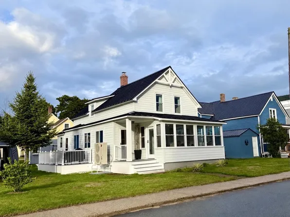 18 School St, Lincoln, NH 03251