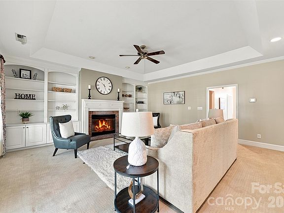 4th image of 155 Lake Point Dr