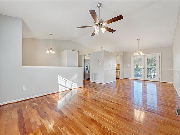 5th image of 74 Hillview Dr