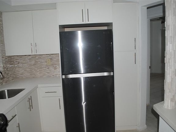 4th image of 18700 NE 18th Ave APT 101