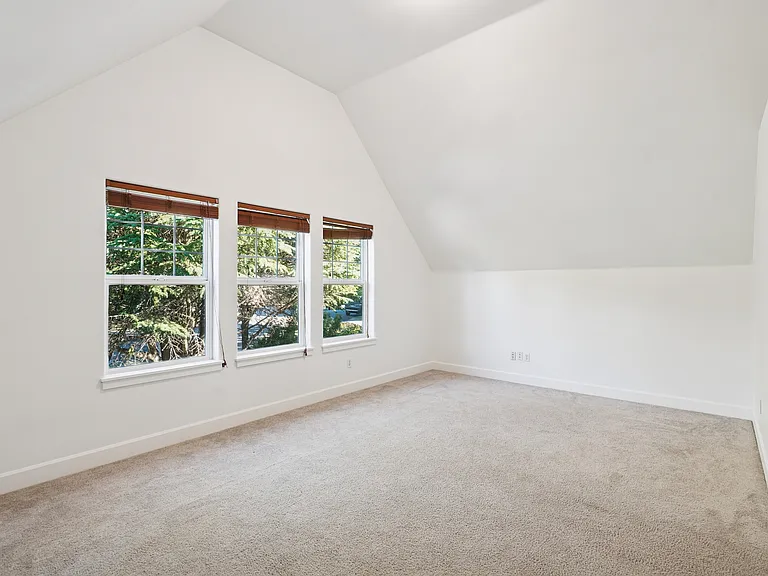 9926 NW Durrett St — Photo 13