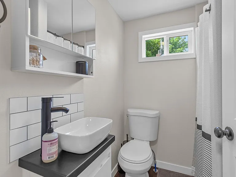 1419 E Birch Ave — Photo 11