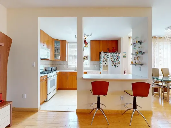 155 Oceana Drive East image 10 of 31