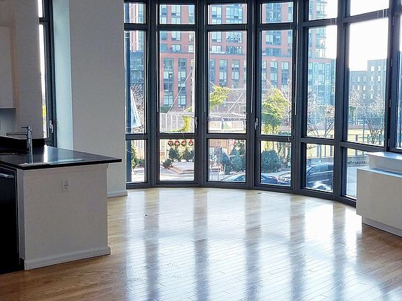 5th image of 4610 Center Blvd APT 909
