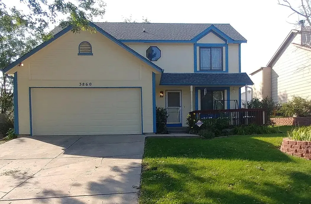 4 bed, 2.5 bath, 2541 sqft, $2,400 — Photo 1
