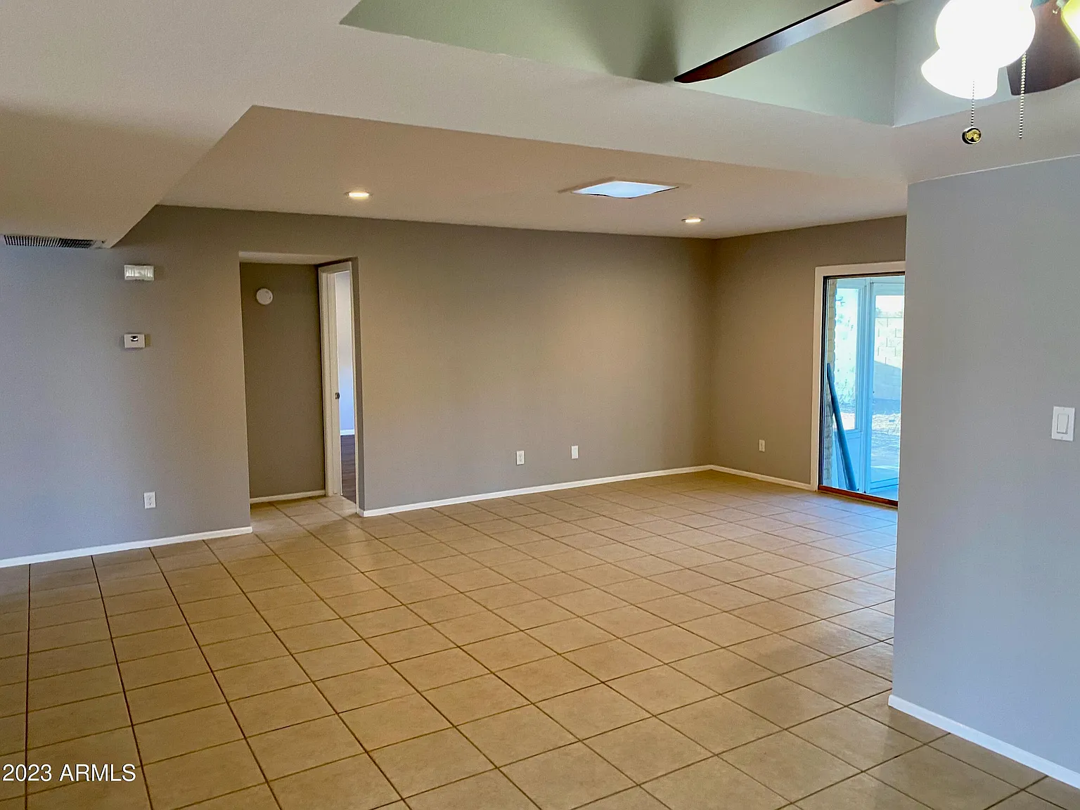 3 bed, 2.0 bath, 1852 sqft, $2,100 — Photo 4
