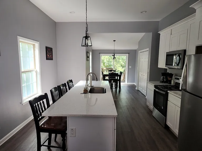 1109 Windsor St SW — Photo 5