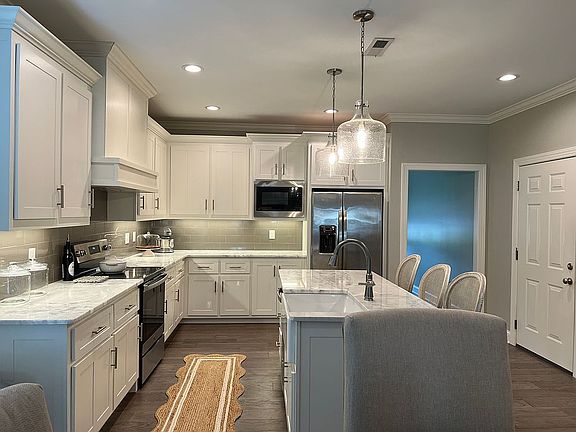 Kitchen with granite, island