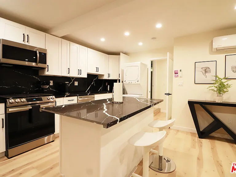 944 N San Vicente Blvd #10 — Photo 4
