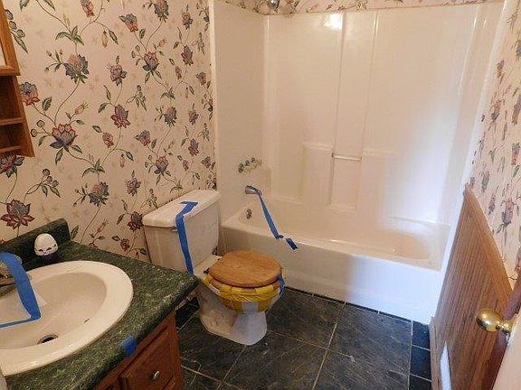 3rd image of 108 Hillway Ln