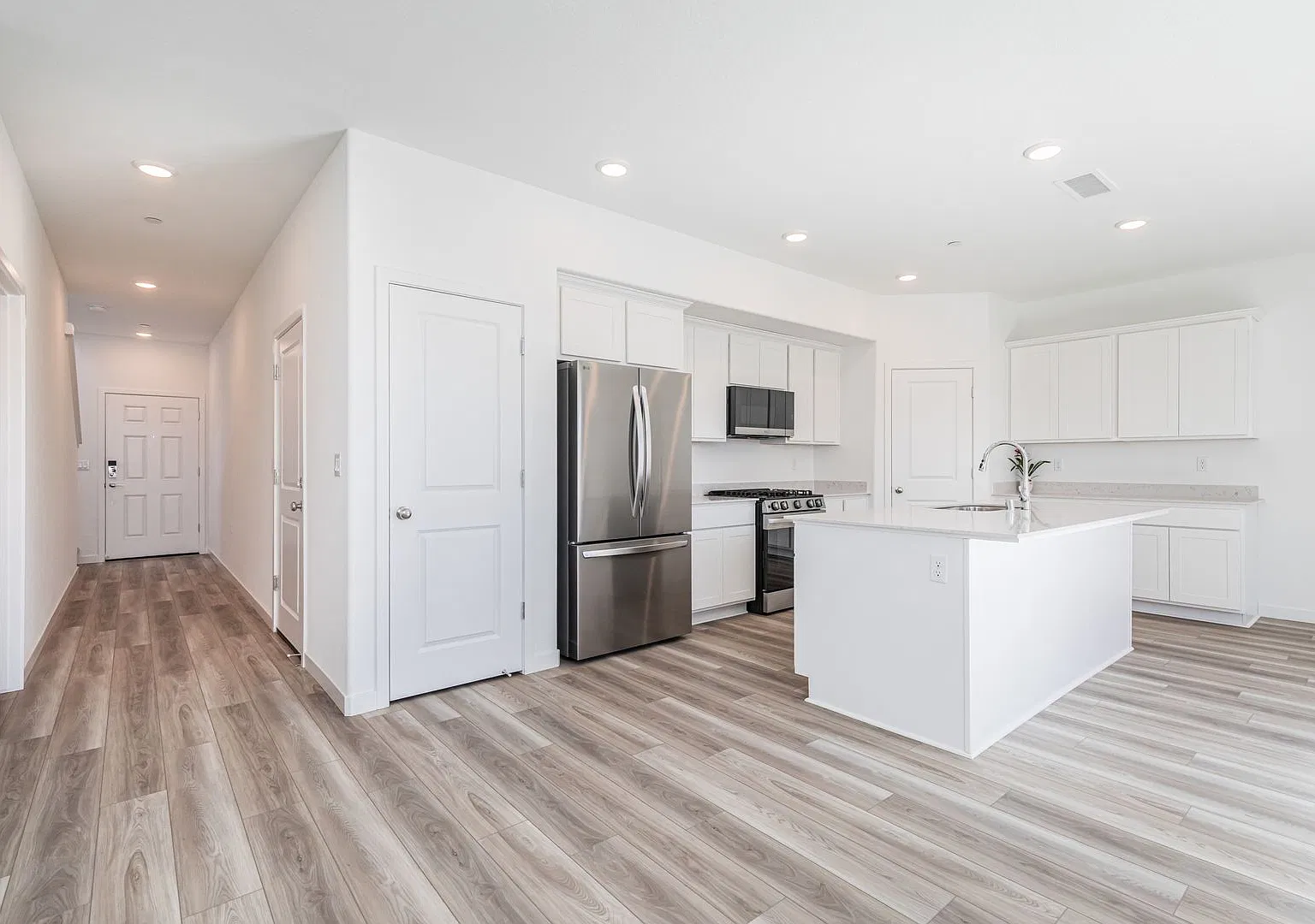 New Construction! Beautiful 4-Bedroom Home Ready for Move-In — Photo 4