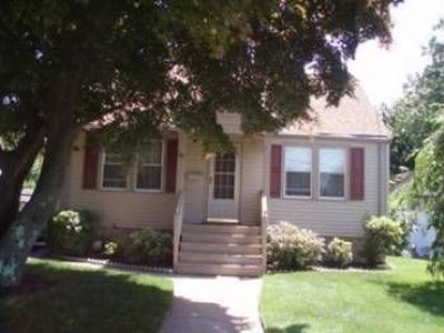 549 Old Town Rd, Bridgeport, CT, 06606