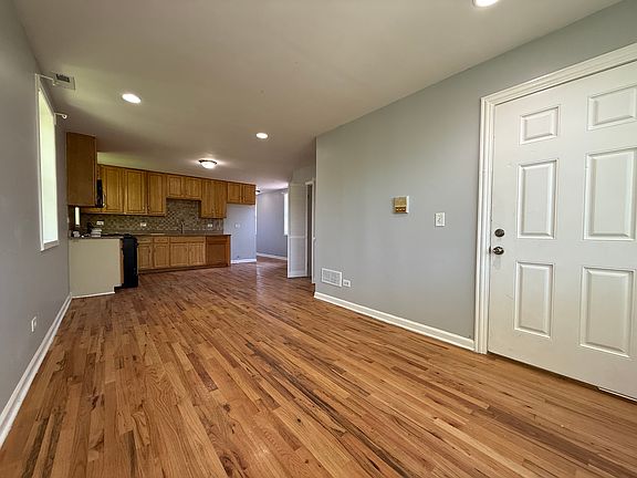 2nd image of 2819 W Flournoy St #3