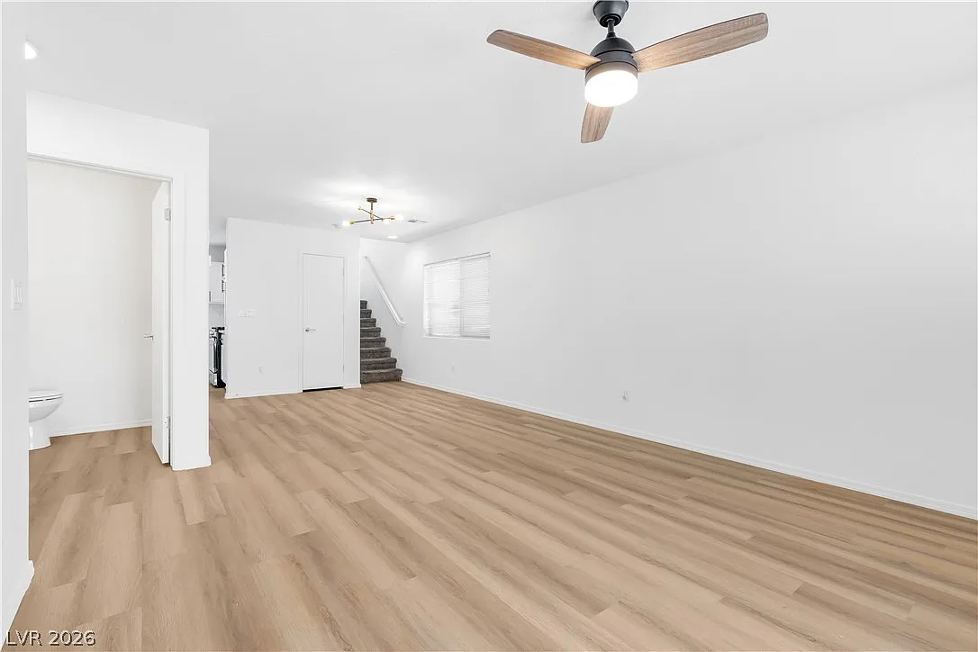 3 bed, 2.5 bath, 1374 sqft, $1,950 — Photo 2
