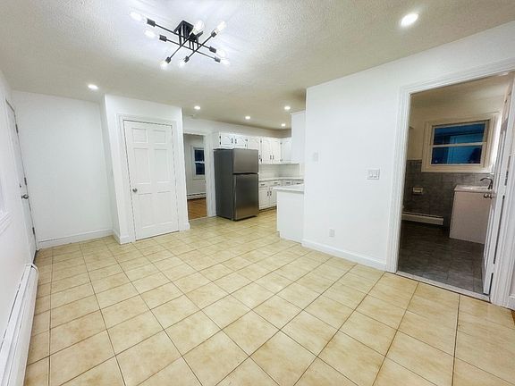 5th image of 129 Dana Ave #1