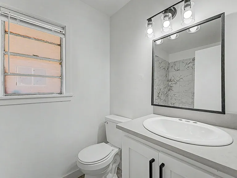 3326 E Marshal Apartments — Photo 24