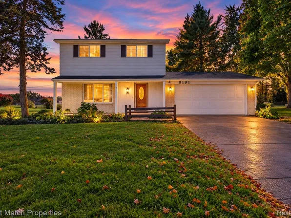 8191 E Huron Ct, White Lake, MI 48386