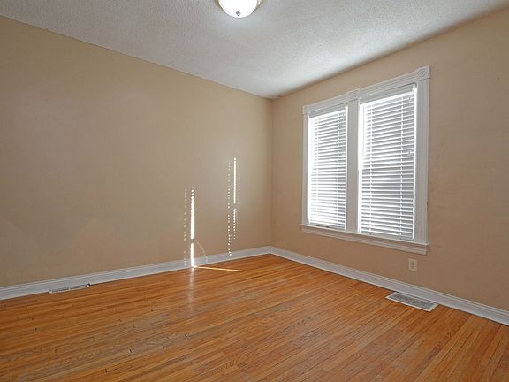 2nd image of 934 Juno Ave #2