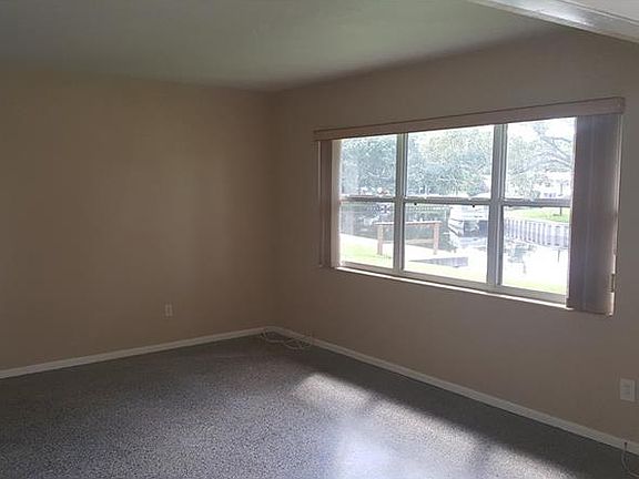 4th image of 242 W Canal Dr