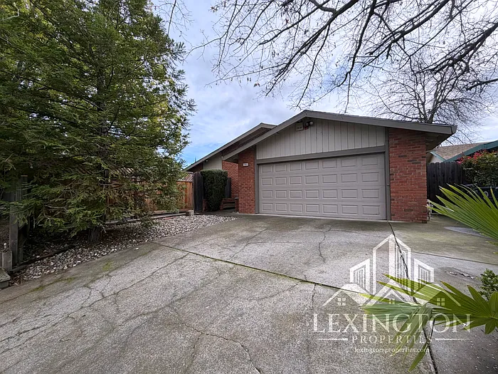11012 Rainbow River Ct photo 1