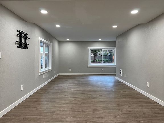 4th image of 10417 NE 130th St