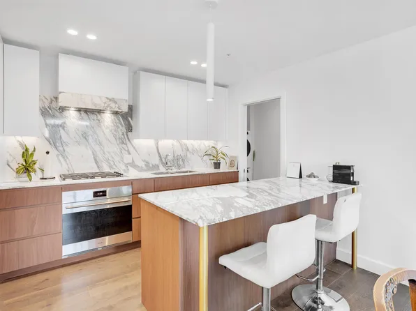3668 W 10th Ave #307, Vancouver, BC V6R 0G4