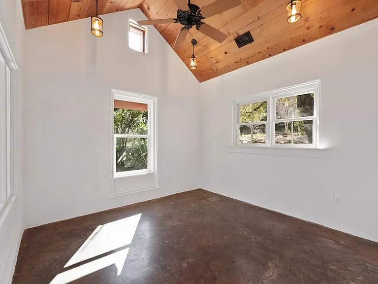 1612 The High Rd — Photo 14