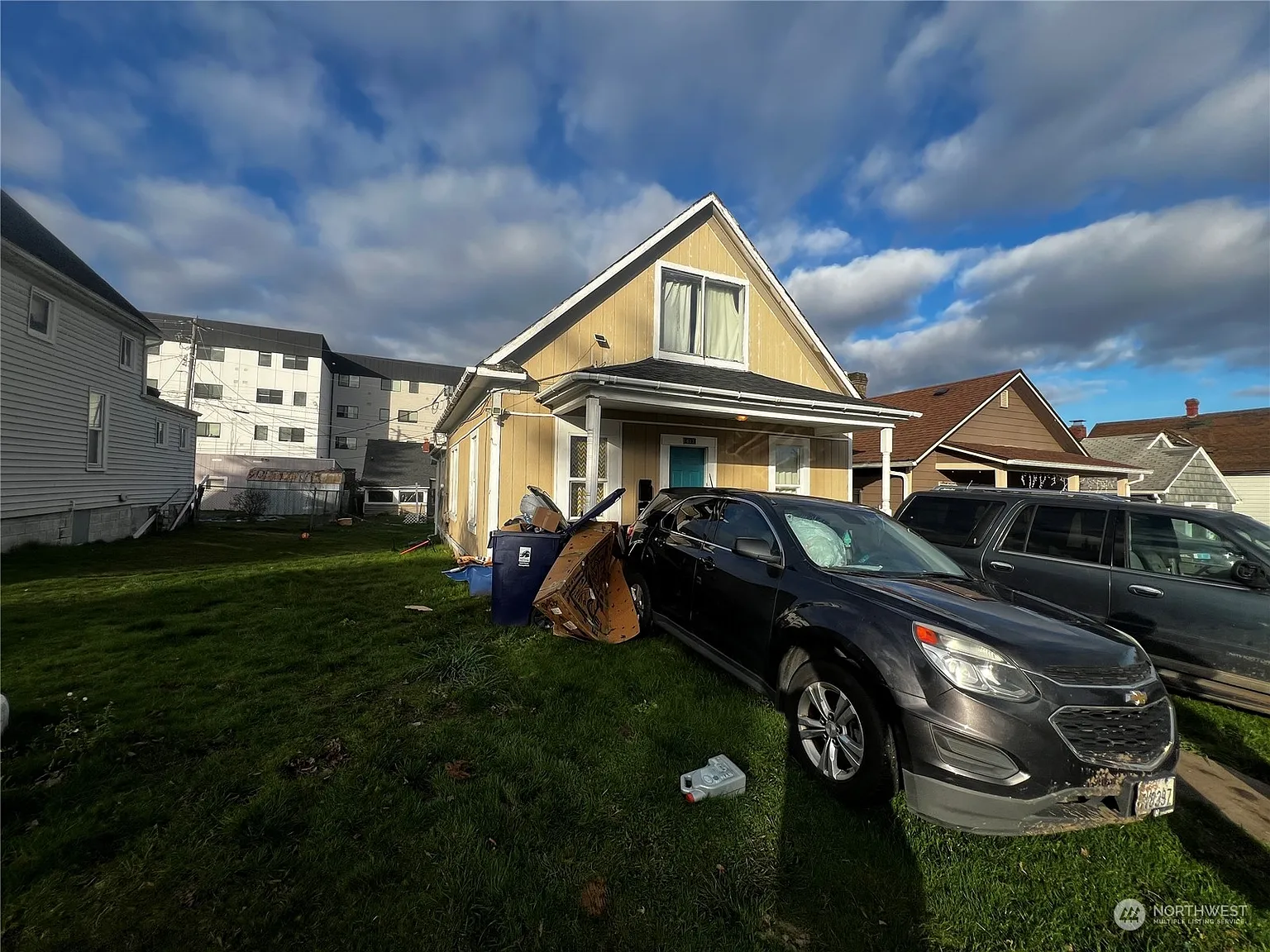 1621 - 1623 E Wright Avenue photo 1