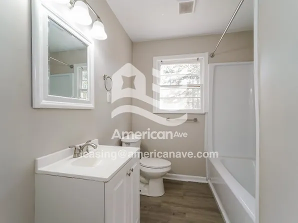 1880 Camellia Ln, Jackson, MS 39204